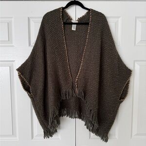Lucy Brand green sweater-knit fringe poncho/shrug, OS